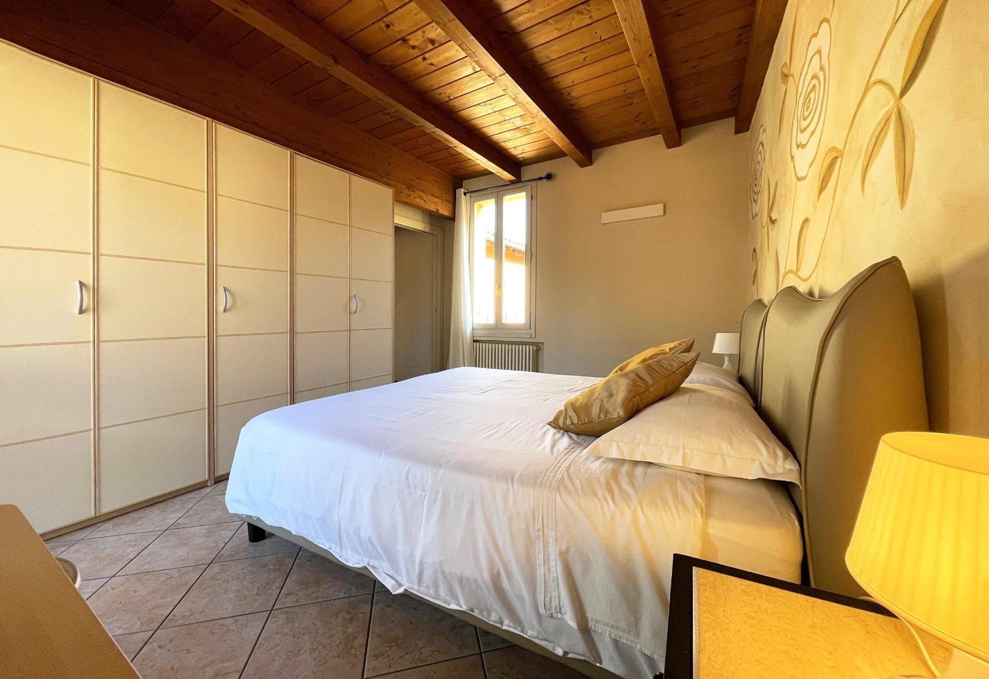 Int 6 - Marco Apartment